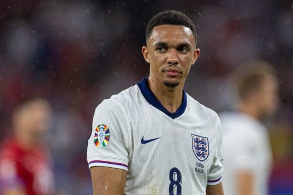 GELSENKIRCHEN, DEUTSCHLAND - Sonntag, 16. Juni 2024: Englands Trent Alexander-Arnold während des UEFA Euro 2024-Spiels der Gruppe C zwischen Serbien und England in der Arena AufSchalke. England gewann 1:0. (Foto von David Rawcliffe/Propaganda)
