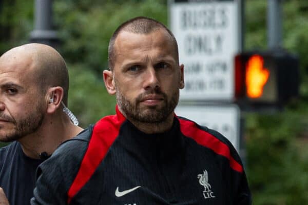 PITTSBURGH - Tuesday, July 23, 2024: Liverpool's head coach Arne Slot (L) and assistant coach John Heitinga return to the team hotel after the team's second training session of the day on day one of the club's pre-season tour of the USA. (Photo by David Rawcliffe/Propaganda)
