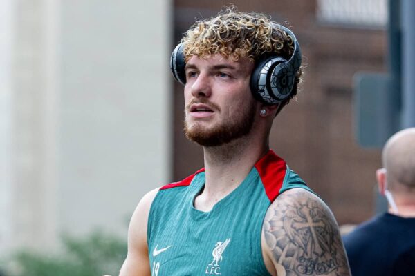 PITTSBURGH – Dienstag, 23. Juli 2024: Liverpools Harvey Elliott kehrt nach der zweiten Trainingseinheit des Teams am ersten Tag der Saisonvorbereitungstour des Vereins durch die USA ins Mannschaftshotel zurück. (Foto von David Rawcliffe/Propaganda)