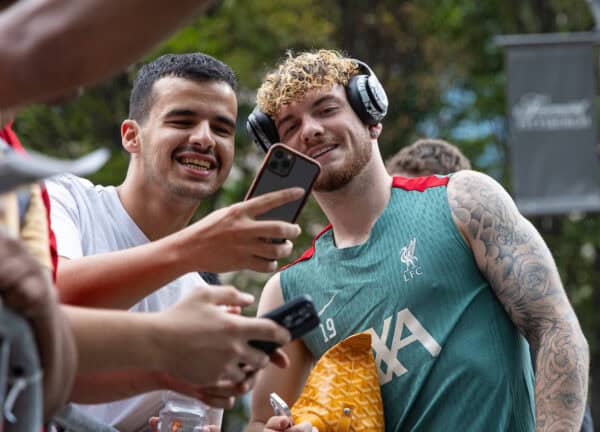 PITTSBURGH - Tuesday, July 23, 2024: Liverpool's Harvey Elliott poses for a selfie with a supporter as he returns to the team hotel after the team's second training session of the day on day one of the club's pre-season tour of the USA. (Photo by David Rawcliffe/Propaganda)
