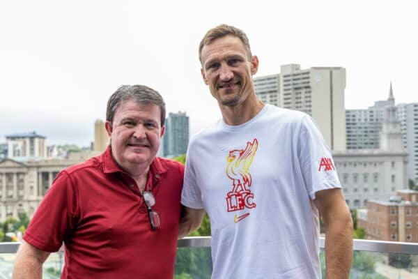 PHILADELPHIA - Wednesday, July 31, 2024: Former Liverpool player Sami Hyypiä with reporter Alex Malone ahead of a pre-season friendly match between Liverpool FC and Arsenal FC on day eight of the club's pre-season tour of the USA. (Photo by David Rawcliffe/Propaganda)