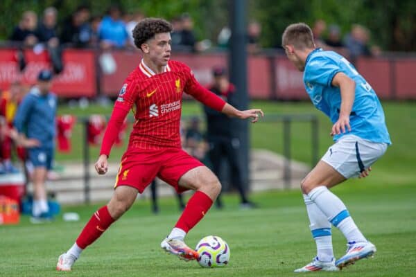 KIRKBY, ENGLAND - Saturday, August 17, 2024: Liverpool's Kieran Morrison upagainst Manchester Citys Seb Naylor during the Premier League 2 Division 1 match between Liverpool FC Under-21's and Manchester City FC Under-21's at the Liverpool Academy. (Photo by Jayde Chamberlain/Propaganda)