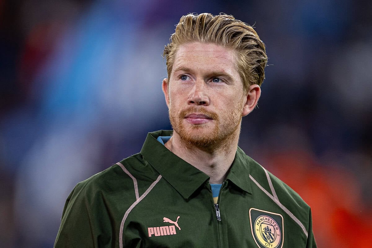 MANCHESTER, ENGLAND - Wednesday, September 18, 2024: Manchester City's Kevin De Bruyne lines-up before the UEFA Champions League match between Manchester City FC and Inter Milan at the City of Manchester Stadium. (Photo by David Rawcliffe/Propaganda)