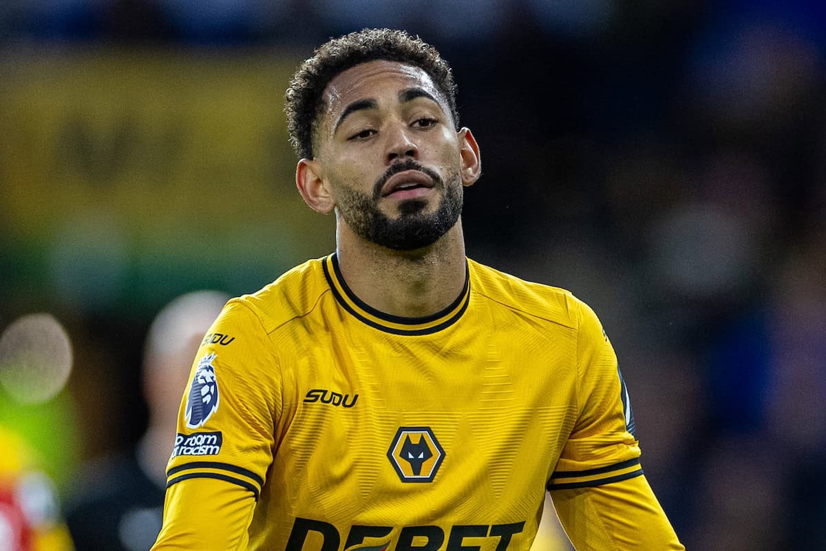 WOLVERHAMPTON, ENGLAND - Saturday, September 28, 2024: Wolverhampton Wanderers' Matheus Cunha protests as Liverpool are awarded a penalty during the FA Premier League match between Wolverhampton Wanderers FC and Liverpool FC at Molineux Stadium. (Photo by David Rawcliffe/Propaganda)