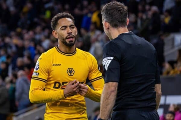 WOLVERHAMPTON, ENGLAND - Saturday, September 28, 2024: Wolverhampton Wanderers' Matheus Cunha protests as Liverpool are awarded a penalty during the FA Premier League match between Wolverhampton Wanderers FC and Liverpool FC at Molineux Stadium. (Photo by David Rawcliffe/Propaganda)