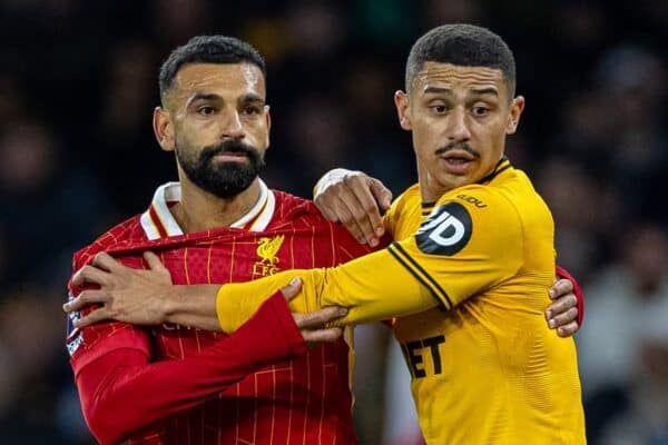 WOLVERHAMPTON, ENGLAND - Saturday, September 28, 2024: Liverpool's Virgil van Dijk, Mohamed Salah and Wolverhampton Wanderers' André Trindade da Costa Neto during the FA Premier League match between Wolverhampton Wanderers FC and Liverpool FC at Molineux Stadium. (Photo by David Rawcliffe/Propaganda)