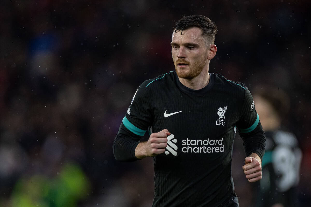SOUTHAMPTON, ENGLAND - Sunday, November 24, 2024: Liverpool's Andy Robertson during the FA Premier League match between Southampton FC and Liverpool FC at St Mary's Stadium. (Photo by David Rawcliffe/Propaganda)