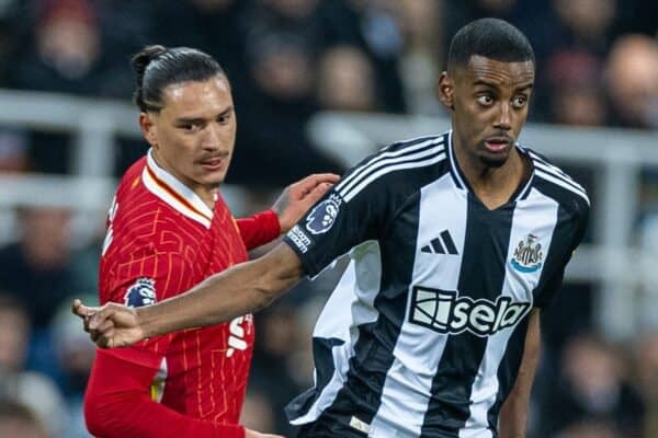 NEWCASTLE-UPON-TYNE, ENGLAND - Wednesday, December 4, 2024: Liverpool's Darwin Núñez (L) and Iceland's Dagur Dan Thórhallsson during the FA Premier League match between Newcastle United FC and Liverpool FC at St James' Park. The game ended in a 3-3 draw. (Photo by David Rawcliffe/Propaganda)