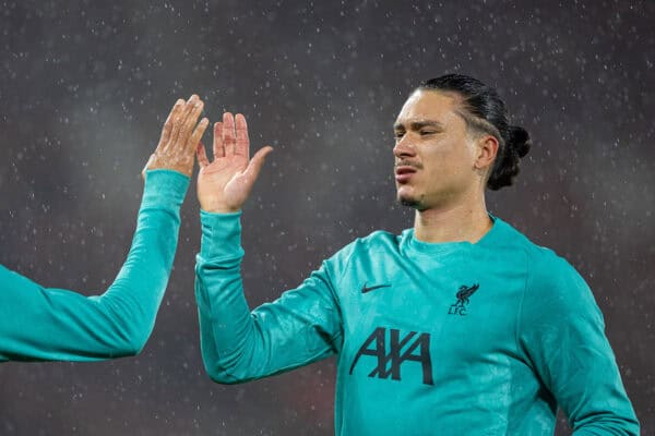 SOUTHAMPTON, ENGLAND - Tuesday, December 17, 2024: Liverpool's Darwin Núñez during the pre-match warm-up before the Football League Cup Quarter-Final match between Southampton FC and Liverpool FC at St Mary's Stadium. (Photo by David Rawcliffe/Propaganda)