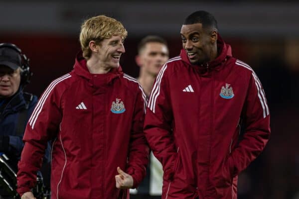 LONDON, ENGLAND - Tuesday, January 7, 2025: Newcastle United's goal-scorers Anthony Gordon (L) and Alexander Isak celebrates after during the Football League Cup Semi-Final 1st Leg match between Arsenal FC and Newcastle United FC at the Emirates Stadium. Newcastle won 2-0. (Photo by David Rawcliffe/Propaganda)