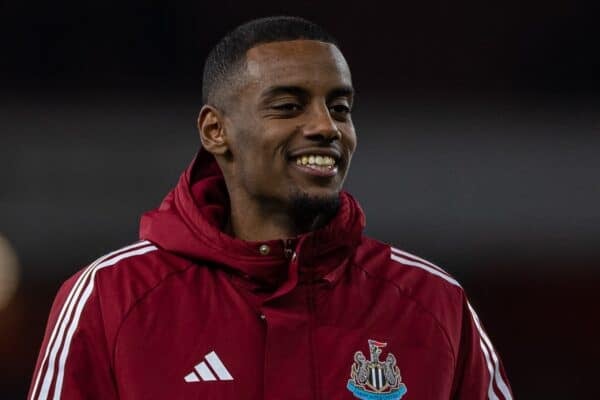 LONDON, ENGLAND - Tuesday, January 7, 2025: Newcastle United's goal-scorers Anthony Gordon (L) and Alexander Isak celebrates after during the Football League Cup Semi-Final 1st Leg match between Arsenal FC and Newcastle United FC at the Emirates Stadium. Newcastle won 2-0. (Photo by David Rawcliffe/Propaganda)