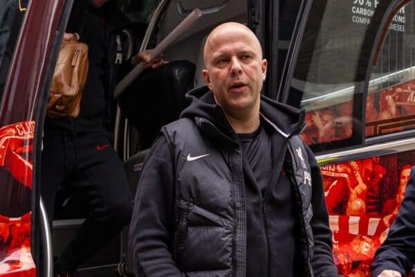 LONDON, ENGLAND - Saturday, January 18, 2025: Liverpool's head coach Arne Slot steps off the team bus as he arrives before the FA Premier League match between Brentford FC and Liverpool FC at the Brentford Community Stadium. Liverpool won 2-0. (Photo by David Rawcliffe/Propaganda)