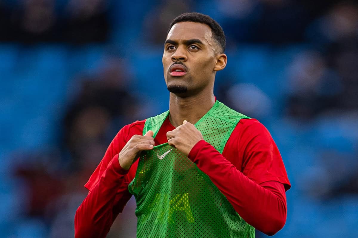 MANCHESTER, ENGLAND - Sunday, February 23, 2025: Liverpool's Ryan Gravenberch during the pre-match warm-up before the FA Premier League match between Manchester City FC and Liverpool FC at the City of Manchester Stadium. Liverpool won 2-0. (Photo by David Rawcliffe/Propaganda)