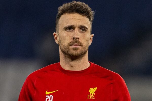 PARIS, FRANCE - Wednesday, March 5, 2025: Liverpool's Diogo Jota during the pre-match warm-up before the UEFA Champions League Round of 16 1st Leg game between Paris Saint-Germain and Liverpool FC at the Parc des Princes. Liverpool won 1-0. (Photo by David Rawcliffe/Propaganda)