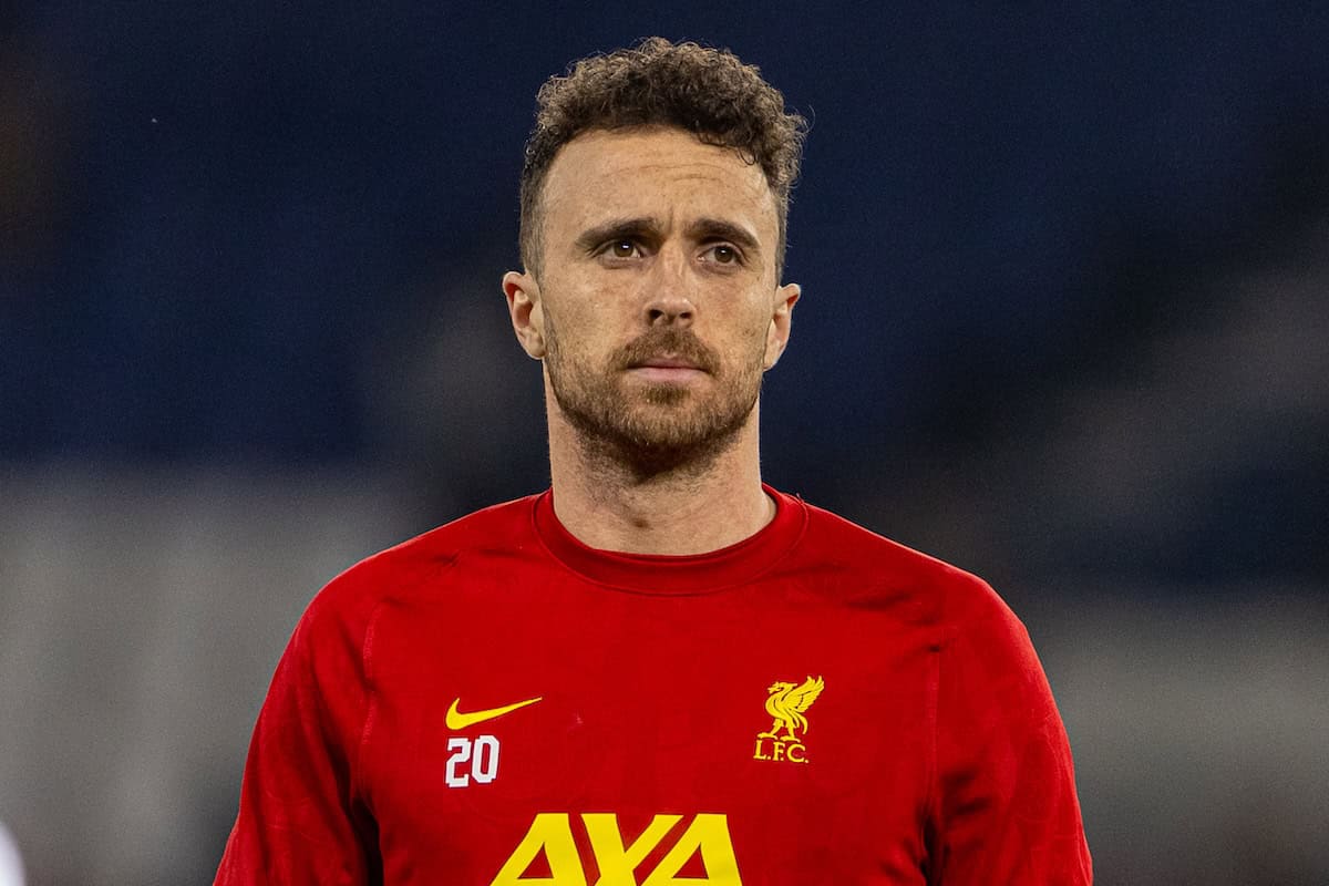 PARIS, FRANCE - Wednesday, March 5, 2025: Liverpool's Diogo Jota during the pre-match warm-up before the UEFA Champions League Round of 16 1st Leg game between Paris Saint-Germain and Liverpool FC at the Parc des Princes. Liverpool won 1-0. (Photo by David Rawcliffe/Propaganda)