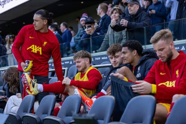 LONDON, ENGLAND - Sunday, April 6, 2025: Liverpool's substitutes Darwin Núñez, Harvey Elliott, Conor Bradley and Jarell Quansah on the bench before the FA Premier League match between Fulham FC and Liverpool FC at Craven Cottage. Fulham won 3-2. (Photo by David Rawcliffe/Propaganda)
