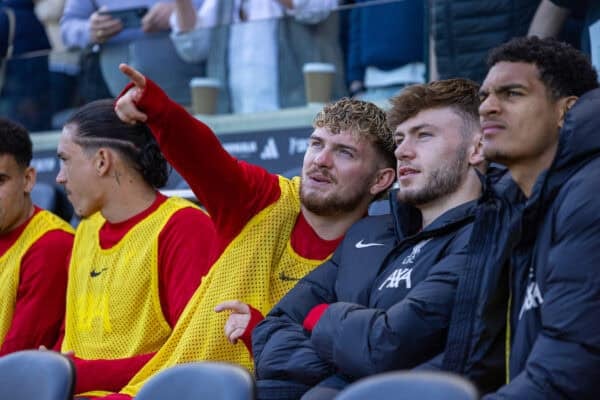 LONDON, ENGLAND - Sunday, April 6, 2025: Liverpool's substitutes Harvey Elliott (L) and Conor Bradley on the bench before the FA Premier League match between Fulham FC and Liverpool FC at Craven Cottage. Fulham won 3-2. (Photo by David Rawcliffe/Propaganda)