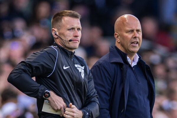 LONDON, ENGLAND - Sunday, April 6, 2025: Liverpool's head coach Arne Slot speaks with fourth official referee Thomas Bramall during the FA Premier League match between Fulham FC and Liverpool FC at Craven Cottage. Fulham won 3-2. (Photo by David Rawcliffe/Propaganda)