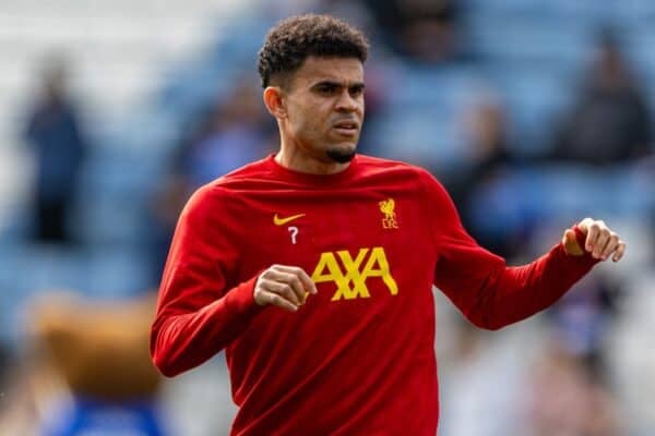 LEICESTER, ENGLAND - Sunday, April 20, 2025: Liverpool's Luis Díaz during the pre-match warm-up before the FA Premier League match between Leicester City FC and Liverpool FC at the King Power Stadium. Liverpool won 1-0. (Photo by David Rawcliffe/Propaganda)