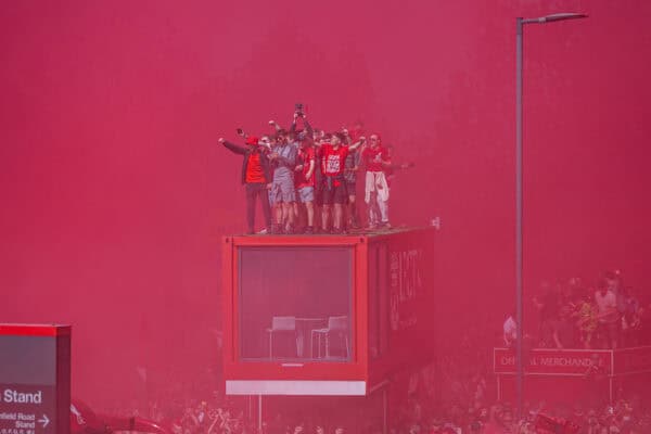 LIVERPOOL, ENGLAND - Sunday, April 27, 2025: Liverpool supporters welcome the team bus before the FA Premier League match between Liverpool FC and Tottenham Hotspur FC at Anfield. (Photo by David Rawcliffe/Propaganda)