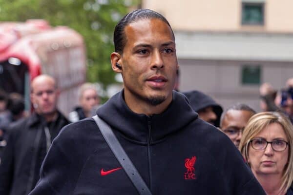 LONDON, ENGLAND - Sunday, May 4, 2025: Liverpool's captain Virgil van Dijk arrives before the FA Premier League match between Chelsea FC and Liverpool FC at Stamford Bridge. Chelsea won 3-1. (Photo by David Rawcliffe/Propaganda)