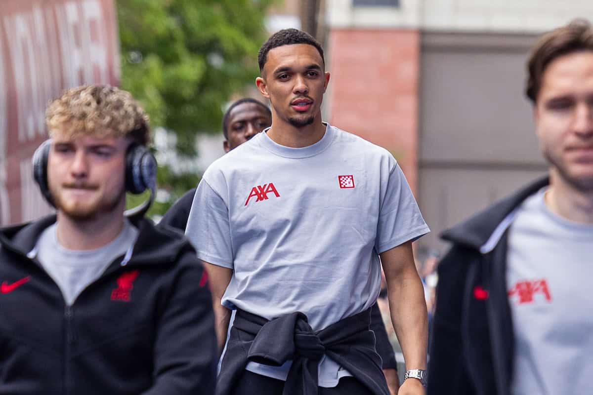 LONDON, ENGLAND - Sunday, May 4, 2025: Liverpool's Trent Alexander-Arnold arrives before the FA Premier League match between Chelsea FC and Liverpool FC at Stamford Bridge. Chelsea won 3-1. (Photo by David Rawcliffe/Propaganda)