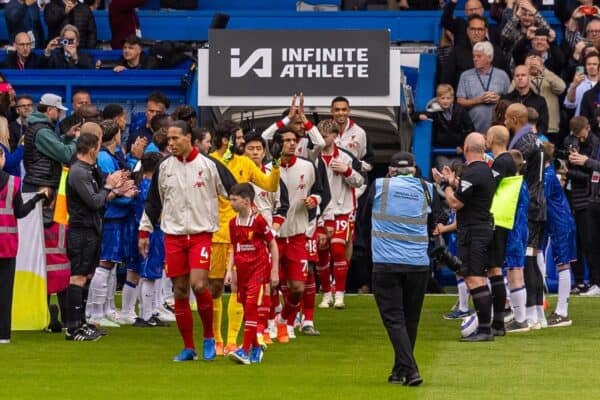 LONDON, ENGLAND - Sunday, May 4, 2025: Liverpool's captain Virgil van Dijk leads his side out as Chelsea players give the newly crowned Premier League Champions a guard of honour before the FA Premier League match between Chelsea FC and Liverpool FC at Stamford Bridge. Chelsea won 3-1. (Photo by David Rawcliffe/Propaganda)
