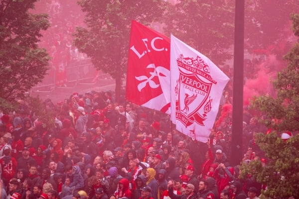 LIVERPOOL, ENGLAND - Monday, May 26, 2025: Liverpool supporters during an open top bus parade through the city as the Reds celebrate winning the FA Premier League and becoming Champions of England for the 20th time. (Photo by Gary Oakley/Propaganda)