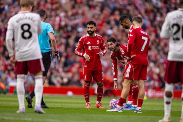 LIVERPOOL, ENGLAND - Sunday, August 31, 2025: Liverpool's Mohamed Salah, Dominik Szoboszlai and team-mates stand waiting for a free-kick during the FA Premier League match between Liverpool FC and Arsenal FC at Anfield. Liverpool won 1-0. (Photo by David Rawcliffe/Propaganda)