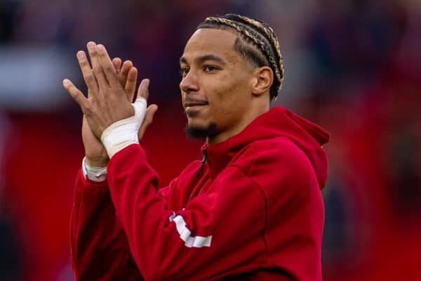 LIVERPOOL, ENGLAND - Sunday, August 31, 2025: Liverpool's Hugo Ekitike applauds the supporters after the FA Premier League match between Liverpool FC and Arsenal FC at Anfield. Liverpool won 1-0. (Photo by David Rawcliffe/Propaganda)