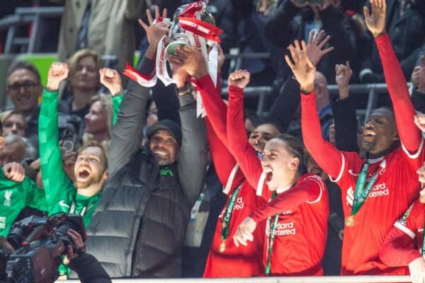 LONDON, ENGLAND - Sunday, February 25, 2024: The Liverpool team celebrate winning the cup after the Football League Cup Final match between Chelsea FC and Liverpool FC at Wembley Stadium. (Photo by Peter Powell/Propaganda)