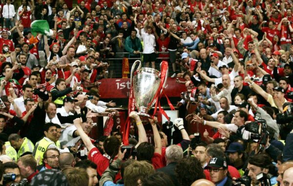 AC Milan UEFA Champions League Final - Ataturk Olympic Stadium, Istanbul - 25/5/05 Liverpool players carry the trophy down the tunnel to the applause of their fans (Image Credit: Action Images / Darren Walsh)