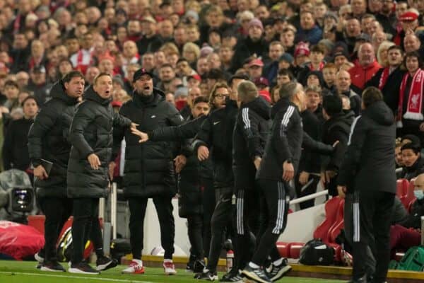 2H75E0T Liverpool, England, 20th November 2021. Jurgen Klopp manager of Liverpool and Mikel Arteta manager of Arsenal disagree and are kept apart during the Premier League match at Anfield, Liverpool. Picture credit should read: Andrew Yates / Sportimage