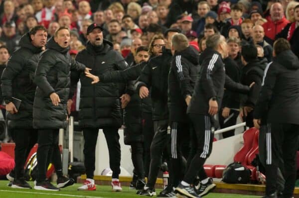 2H75E0T Liverpool, England, 20th November 2021. Jurgen Klopp manager of Liverpool and Mikel Arteta manager of Arsenal disagree and are kept apart during the Premier League match at Anfield, Liverpool. Picture credit should read: Andrew Yates / Sportimage