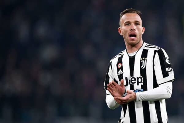 2HC0XDF Turin, Italy. 21 December 2021. Arthur Melo of Juventus FC gestures during the Serie A football match between Juventus FC and Cagliari Calcio. Credit: Nicolo Campo/Alamy Live News