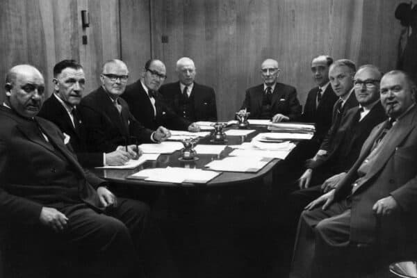 2HJA7RG Board of Directors Liverpool FC April 1964. Left to right: SC Reakes CJ Hill H Cartwright GA Richards RL Martindale TV Williams (chairman) JS McInnes (Secretary) W Shankly (manager) aka Bill Shankly Eric Sawyer HK Latham. (Trinity Mirror / Mirrorpix / Alamy Stock Photo)