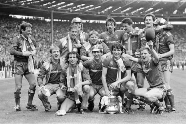 2J2D5JK Liverpool 3-1 Everton, FA Cup Final 1986, Wembley Stadium, Saturday 10th May 1986. Post Match Scenes. Kenny Dalglish, Craig Johnston, Mark Lawrenson, Ian Rush, Alan Hansen, Kevin MacDonald, Steve Nicol. (Trinity Mirror / Mirrorpix / Alamy Stock Photo)