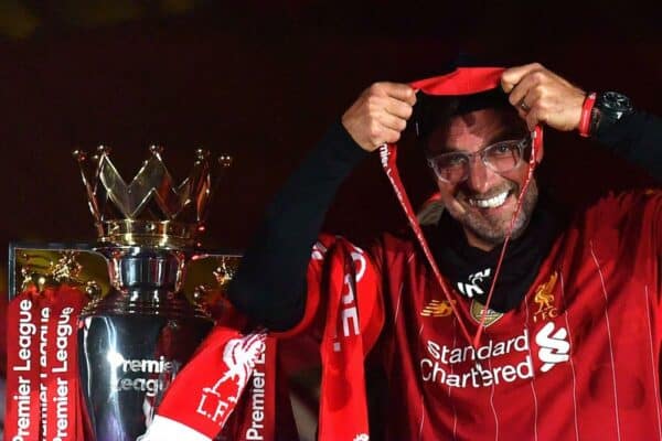 2J3B8C8 Liverpool manager Jurgen Klopp beside the Premier League Trophy 2020. (PA Images / Alamy Stock Photo)