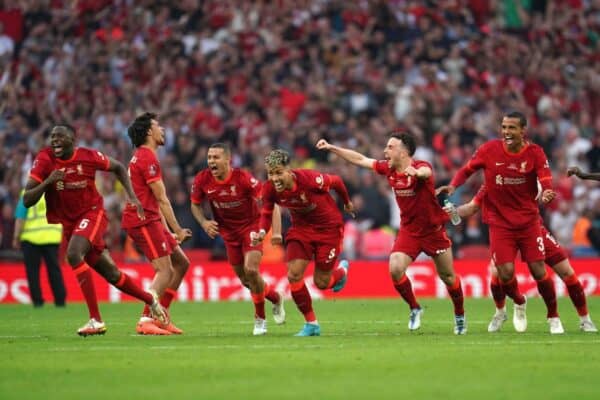 2J8AC6G Liverpool celebrate winning the Emirates FA Cup final at Wembley Stadium, London. Picture date: Saturday May 14, 2022.
