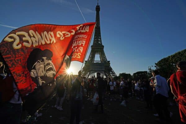 Liveprool fans, Paris, Eiffel Tower, 2022 final (PA Images / Alamy Stock Photo)