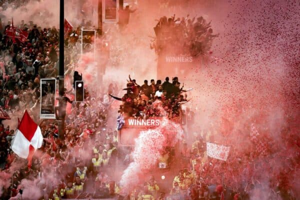 2JACCCW The Liverpool mens and women's team buses during the trophy parade in Liverpool. Picture date: Sunday May 29, 2022.