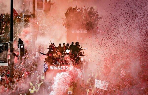 2JACCCW The Liverpool mens and women's team buses during the trophy parade in Liverpool. Picture date: Sunday May 29, 2022.