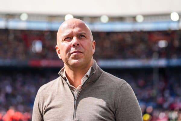 2WYJR81 Rotterdam, Niederlande.  7. April 2024. Rotterdam - Feyenoord-Trainer Arne Slot während des Eredivisie-Spiels zwischen Feyenoord und Ajax im Stadion Feijenoord De Kuip am 7. April 2024 in Rotterdam, Niederlande.  Bildnachweis: Box-to-Box-Bilder/Alamy Live News