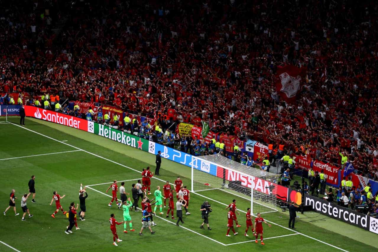 MADRID, SPAIN - JUNE 01: Liverpool players celebrate towards the fans following the UEFA Champions League Final between Tottenham Hotspur and Liverpool at Estadio Wanda Metropolitano on June 01, 2019 in Madrid, Spain. (Photo by Matthew Lewis - UEFA/UEFA via Getty Images)