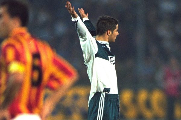 VLADIKAVKAZ, RUSSIA - Tuesday, September 12, 1995: Liverpool's Jamie Redknapp celebrates scoring the winning goal against FC Alania Spartak Vladikavkaz during the UEFA Cup 1st Round 1st Leg match at Republican Spartak Stadium. (Photo by David Rawcliffe/Propaganda)