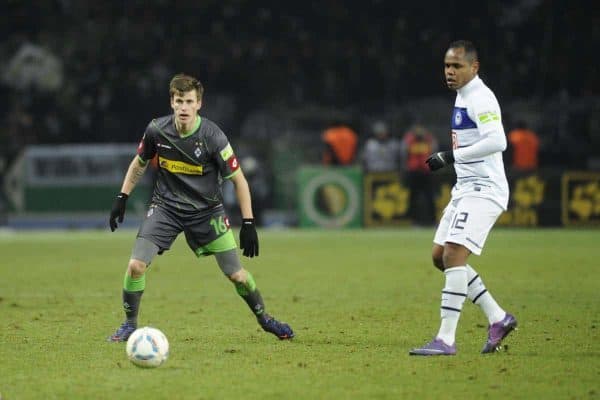 08.02.2012, Olympiastadion Berlin, GER, DFB Pokal, Hertha BSC and Borussia Moenchengladbach, im Bild Havard NORDTVEIT (Borussia Moenchengladbach/mitte) versucht die Abwehr von Hertha zu umspielen. Rechts Ronny (Hertha BSC) versucht zu klaeren // during the German DFB Pokal Match between Hertha BSC and Borussia Moenchengladbach at the Olympic Stadium Berlin, Germany 2012/02/08. EXPA Pictures © 2012, PhotoCredit: EXPA/ Eibner/ Johannes Koziol..***** ATTENTION - OUT OF GER *****