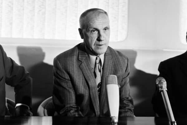 Liverpool manager Bill Shankly announces his retirement and resignation as Liverpool manager at a press conference. 12th July 1974. (Trinity Mirror / Mirrorpix / Alamy Stock Photo)