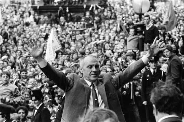 Liverpool manager Bill Shankly pictured on his side's homecoming to the city of Liverpool following their FA Cup Final defeat by Arsenal at Wembley. Thousands of people lined the streets to welcome their heroes back from London. 9th May 1971. (Trinity Mirror / Mirrorpix / Alamy Stock Photo)