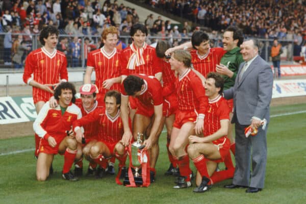 G96KRX Liverpool celebrate with the Milk League Cup March 1983 (back row, l-r): Mark Lawrenson, David Fairclough, Alan Hansen, Ronnie Whelan, Ian Rush, Bruce Grobbelaar, Bob Paisley; (front row, l-r): Craig Johnston, Kenny Dalglish, Phil Neal, Graeme Souness, Sammy Lee, Alan Kennedy (PA Images / Alamy Stock Photo)