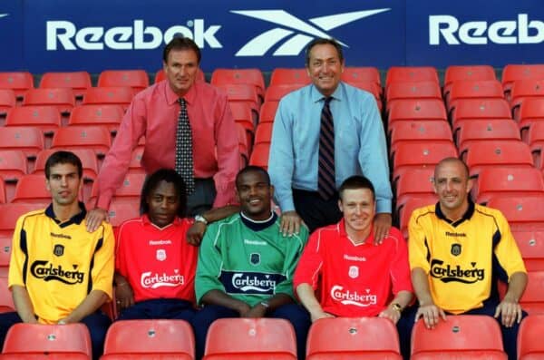 2000, Liverpool's new signings Markus Babbel, Bernard Diomede, Pegguy Arphexad, Nick Barmby and Gary McAllister with manager Gerard Houllier (top, r) and assistant manager Phil Thompson (PA Images / Alamy Stock Photo)